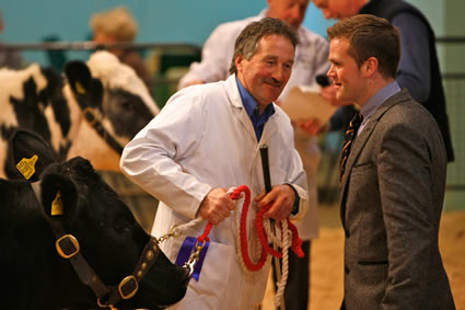 Kenny Veitch, Lisbellaw has a chat with Boomer Birch, Judge