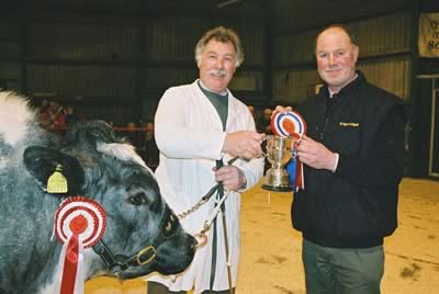 Brian Jones of 'Agri-Lloyd International' presenting Supreme Champion winner Richard Carter.